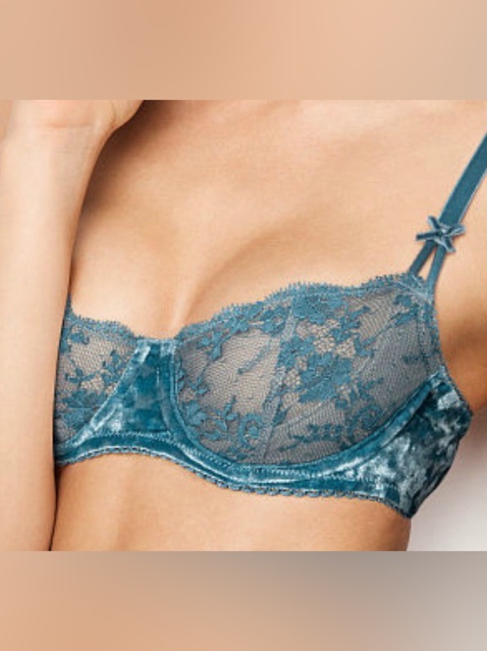 Victoria’s Secret Dream Angels Blue Velvet Lace Push Up Bra 36C Coquette